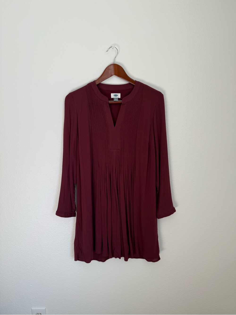 Old Navy Women's Burgundy Pleated V-Neck Tunic Top